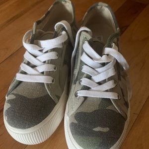 Steve Madden sneakers
